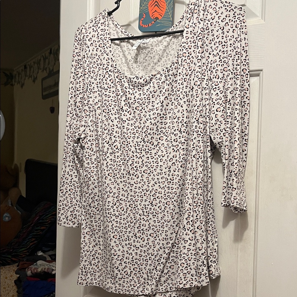 Cute Pink Leopard Look With 3/4 Length Sleeves